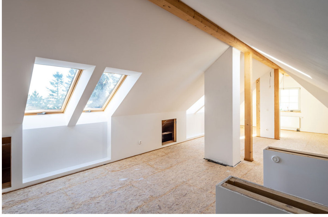 Dachboden mit Dachfenstern